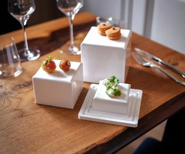 Maison Renard Bed & Breakfast 4*